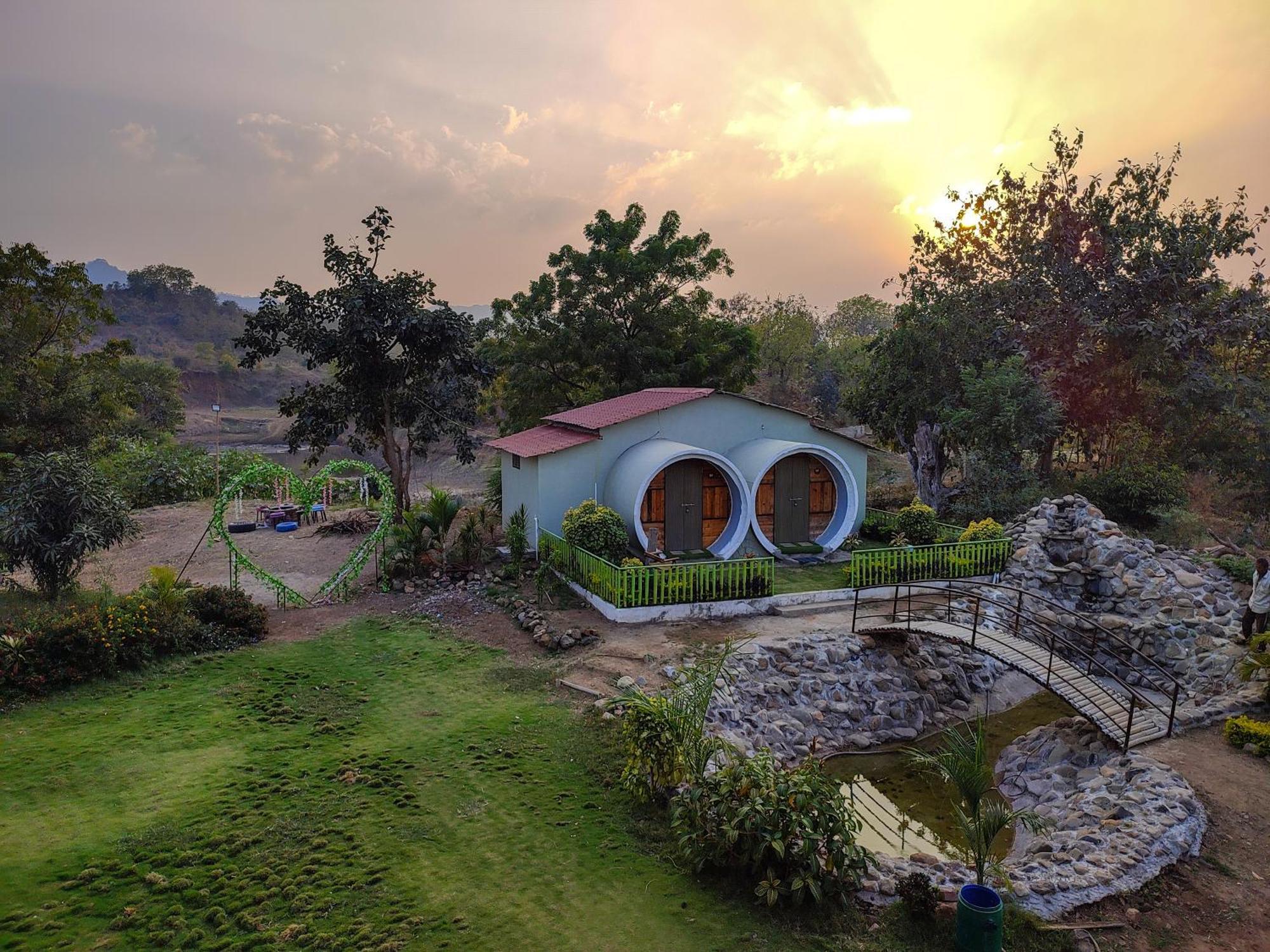 Van Vagdo Resort Rajpipla Esterno foto