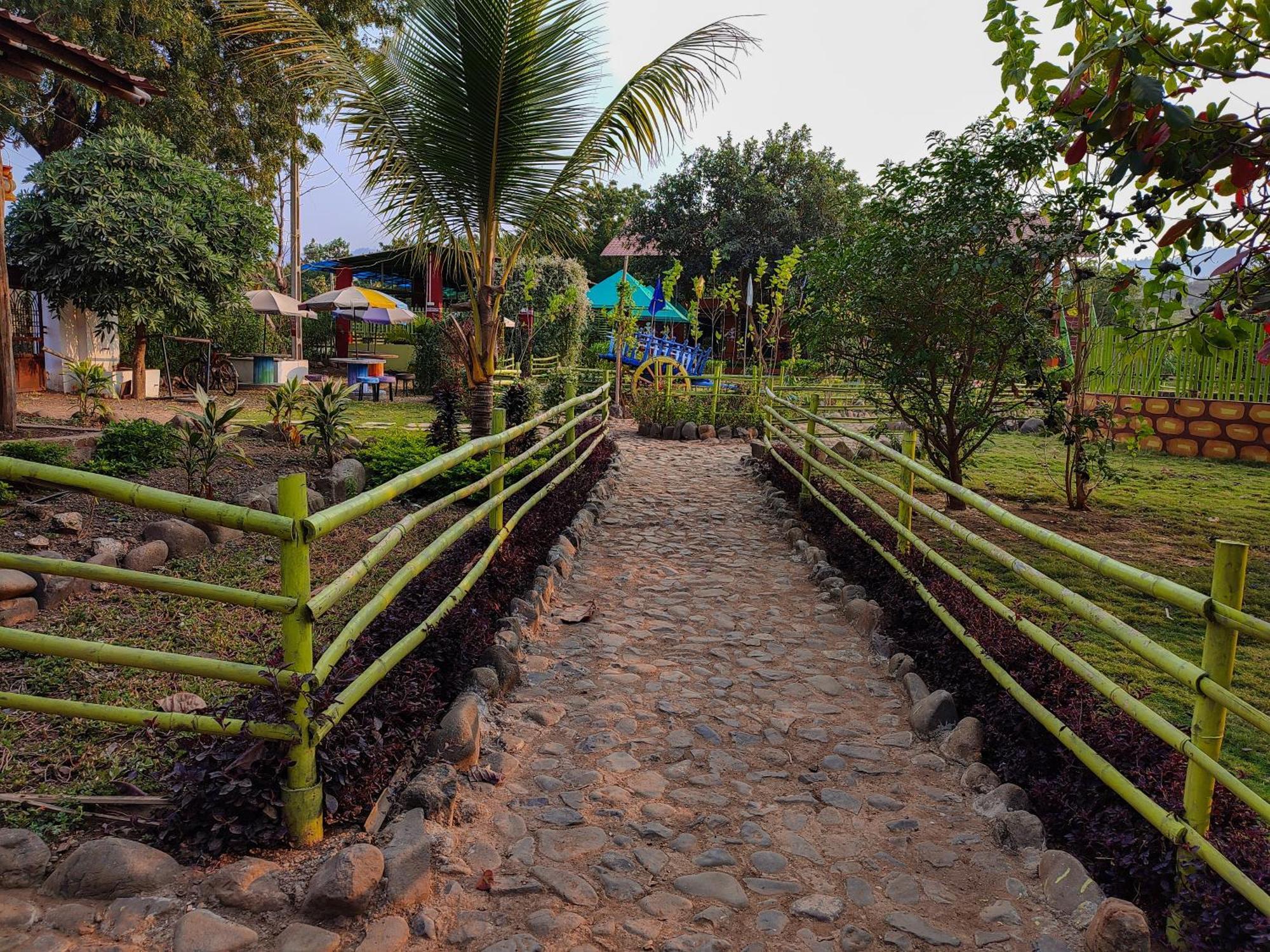 Van Vagdo Resort Rajpipla Esterno foto