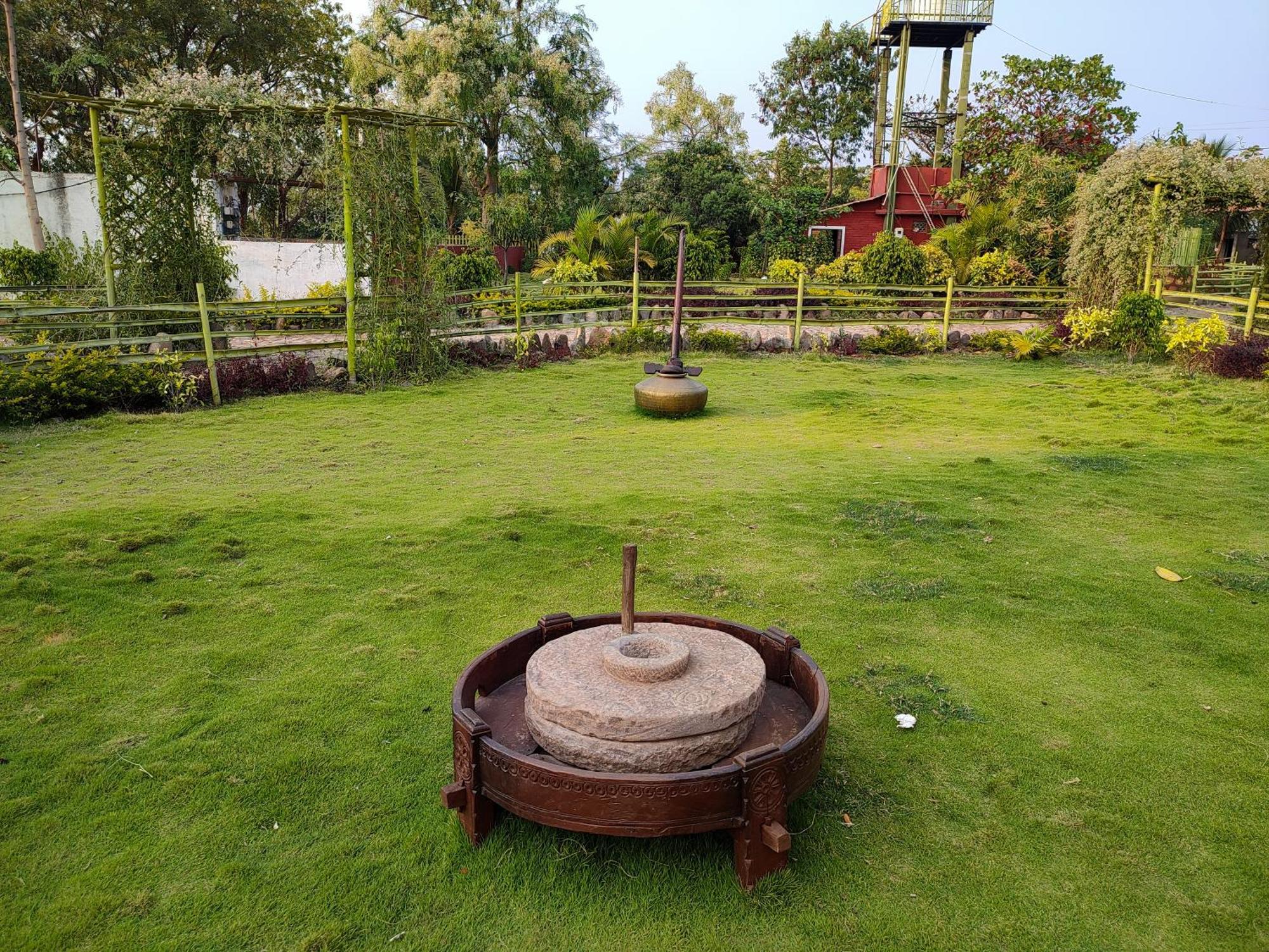 Van Vagdo Resort Rajpipla Esterno foto