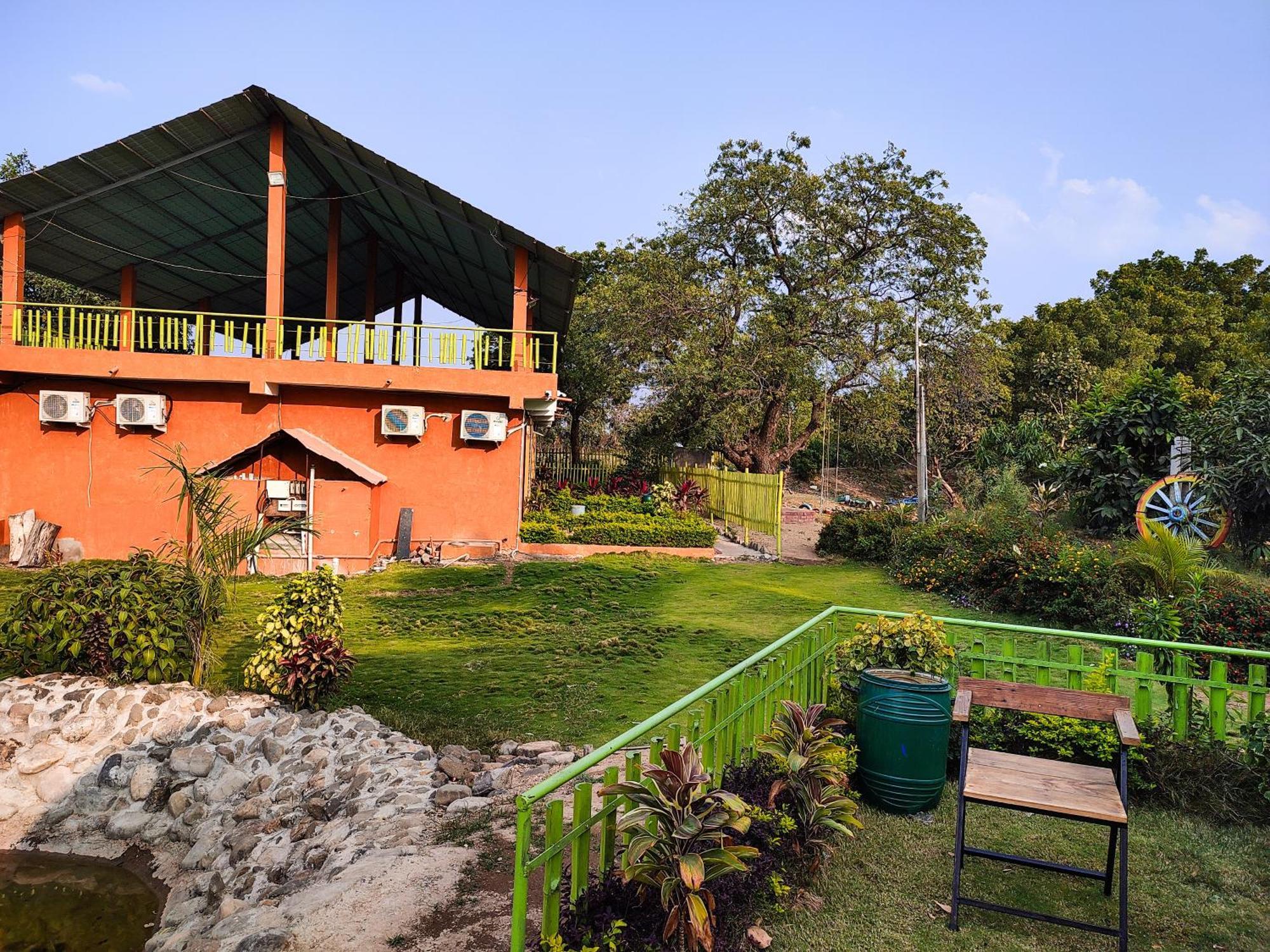Van Vagdo Resort Rajpipla Esterno foto